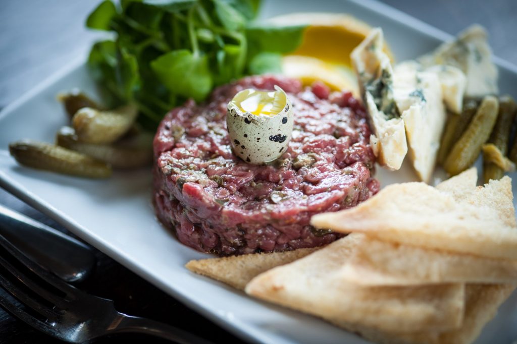 This image has an empty alt attribute; its file name is steak-tartare-1024x682.jpg